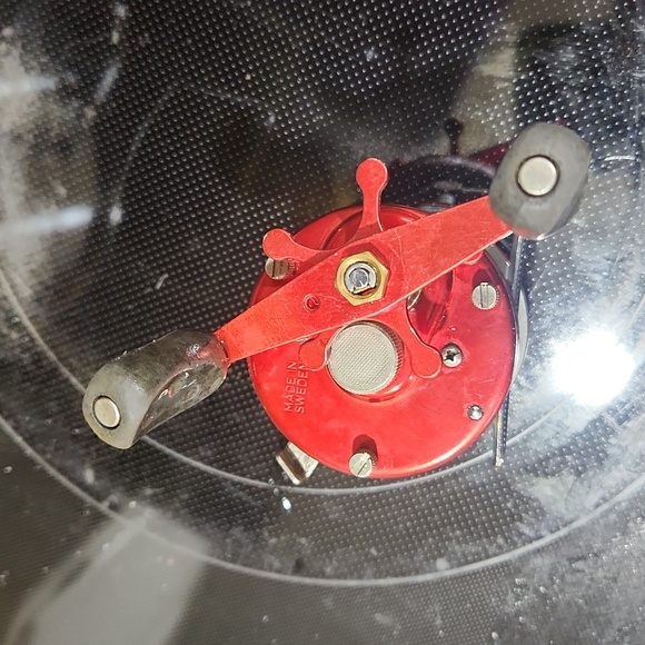 Red Abu Garcia Ambassador 5000 - Picture 3 of 3